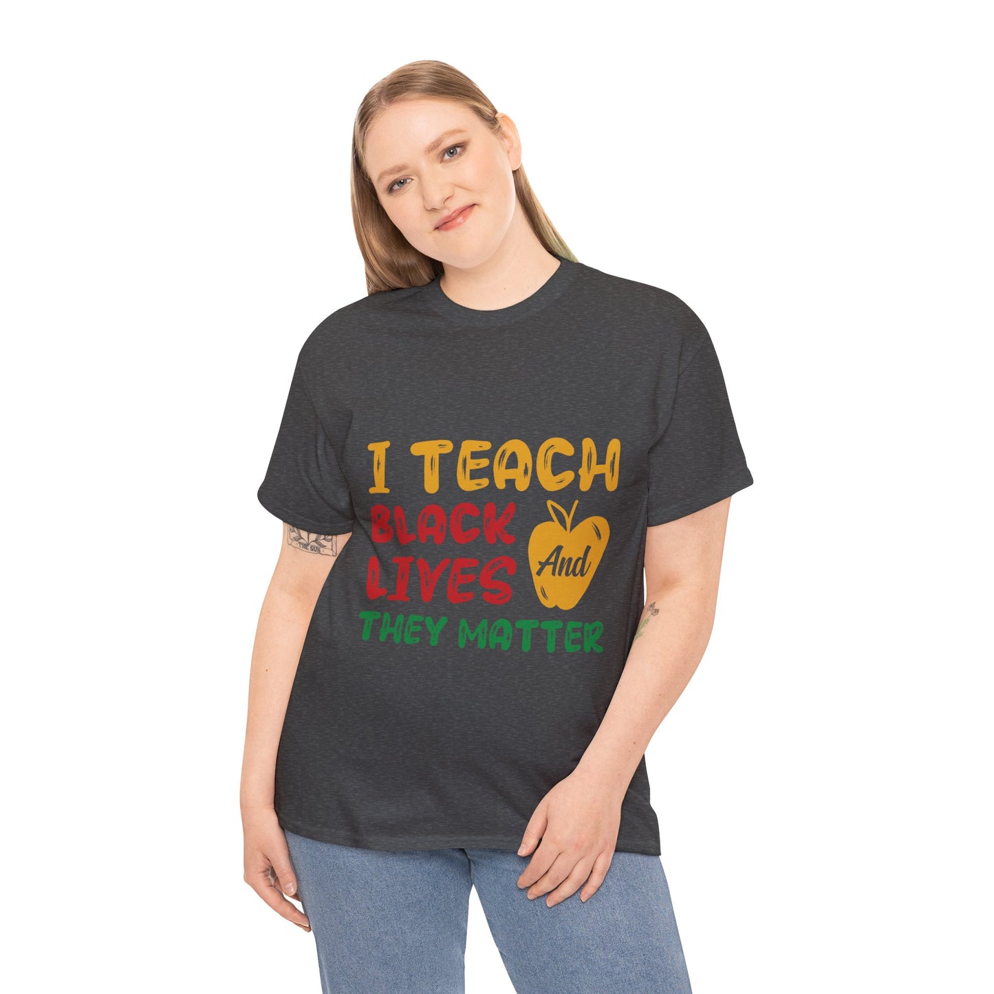 Camiseta unisex de algodón pesado "Teach Black Lives"