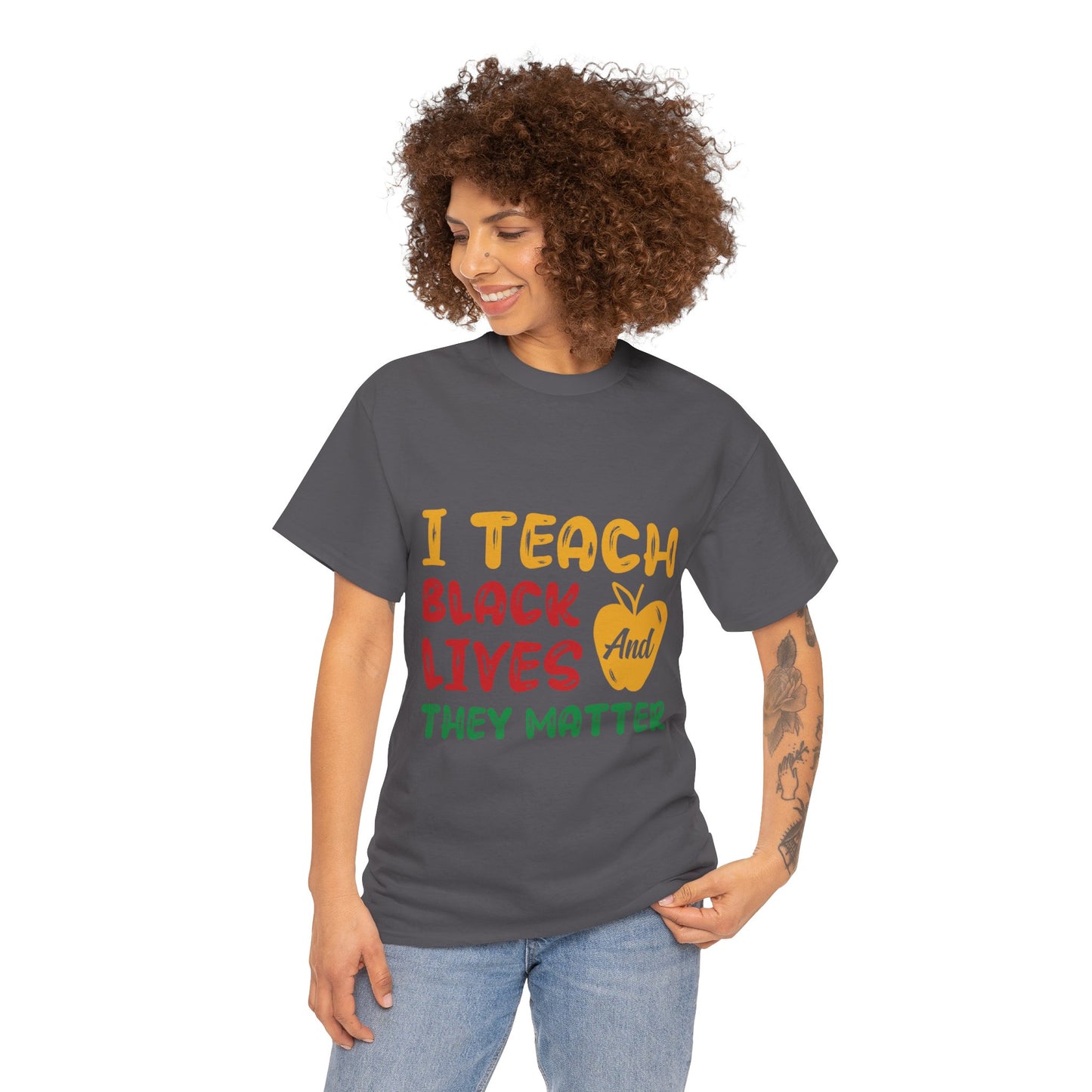 Camiseta unisex de algodón pesado "Teach Black Lives"