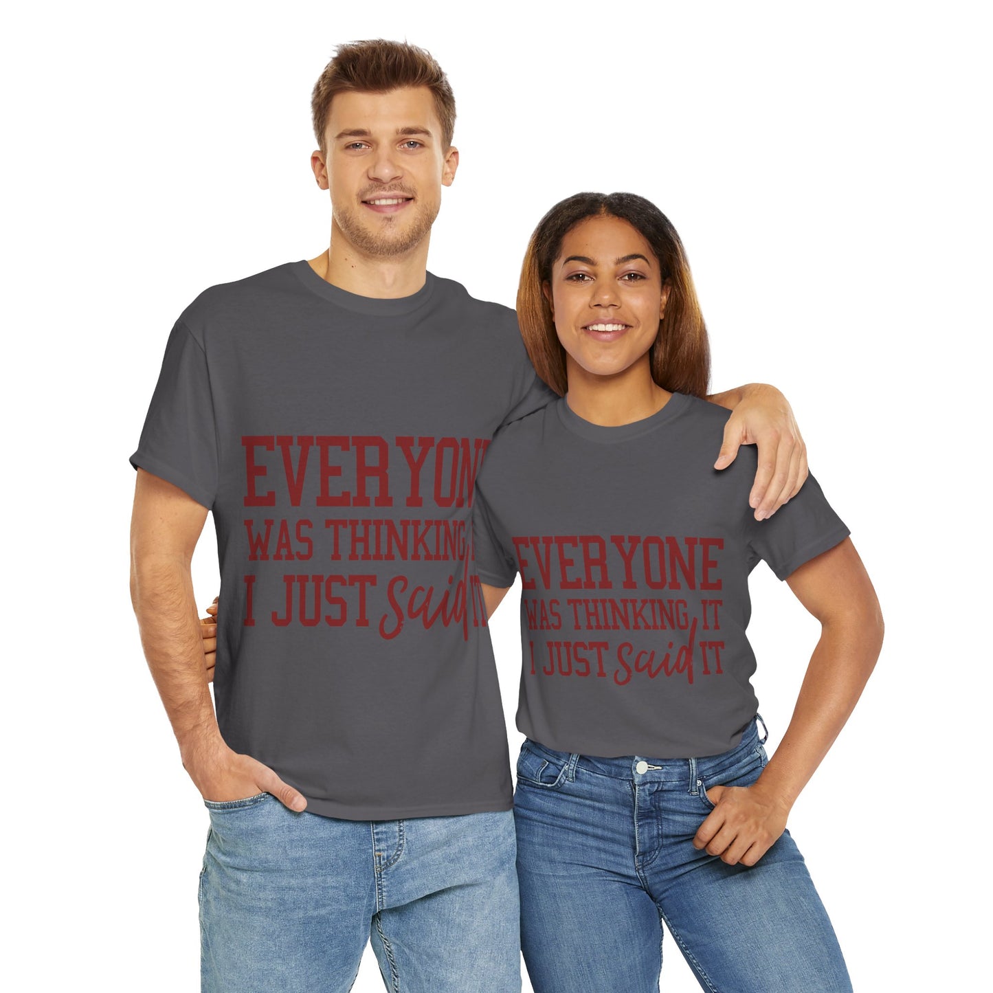 Camiseta unisex de algodón pesado "Pensando en ello"